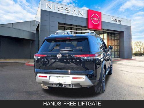 2025 Nissan Pathfinder Platinum FWD