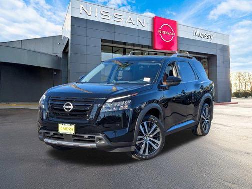 2025 Nissan Pathfinder Platinum FWD