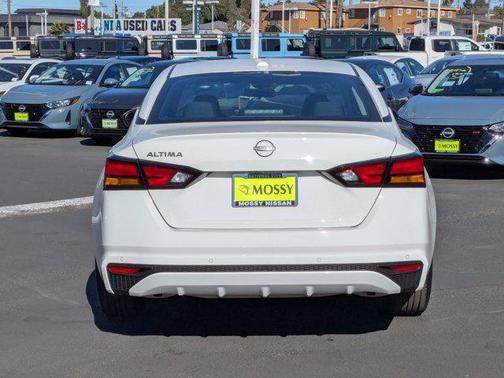 2025 Nissan Altima S FWD