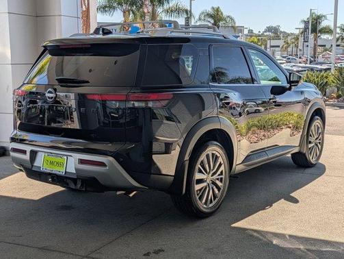 2025 Nissan Pathfinder SL