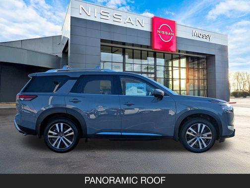 2025 Nissan Pathfinder Platinum FWD