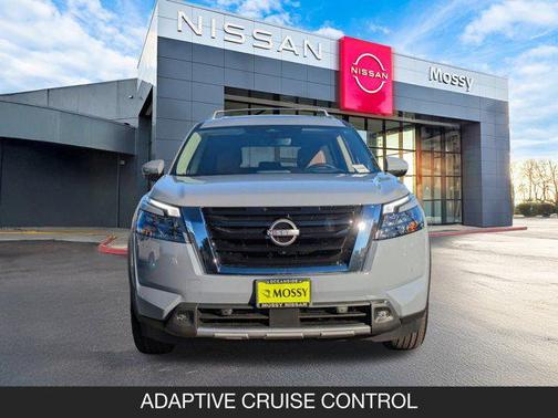 2025 Nissan Pathfinder Platinum FWD