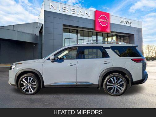 2025 Nissan Pathfinder Platinum FWD