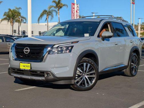 2025 Nissan Pathfinder Platinum FWD