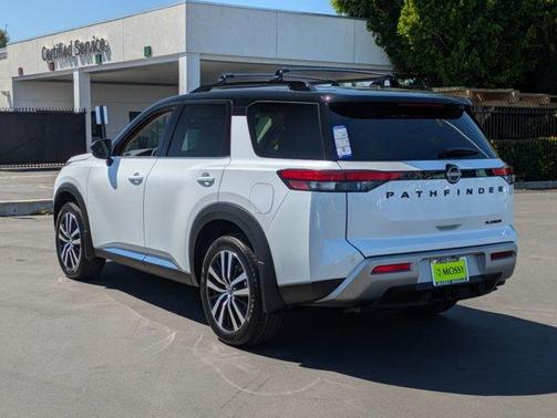 2025 Nissan Pathfinder Platinum