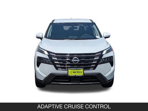 Everest White Pearl Tricoat 2026 Nissan Rogue SV