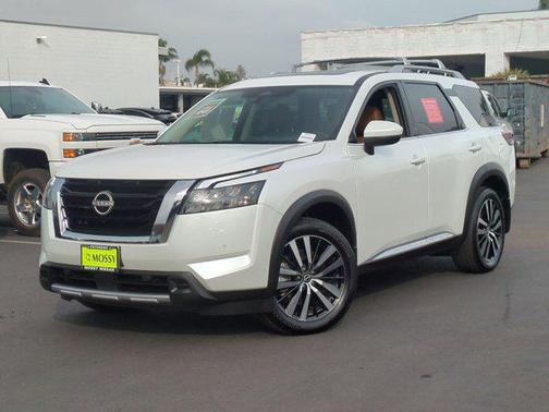 2025 Nissan Pathfinder Platinum FWD