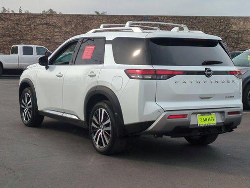2025 Nissan Pathfinder Platinum FWD