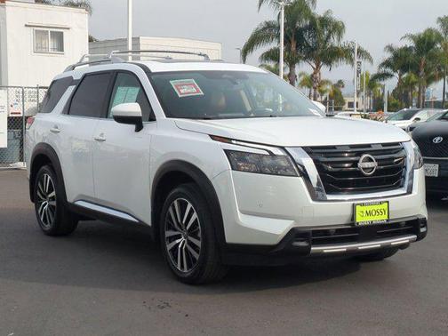 2025 Nissan Pathfinder Platinum FWD