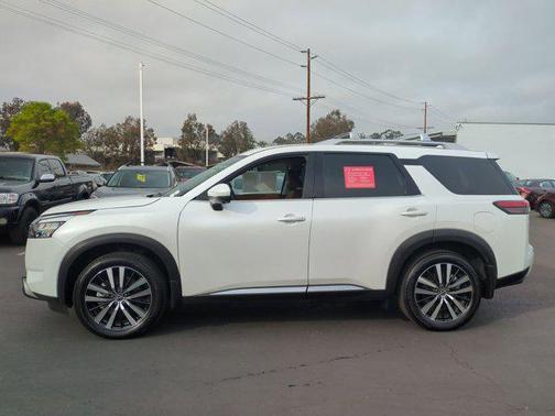 2025 Nissan Pathfinder Platinum FWD