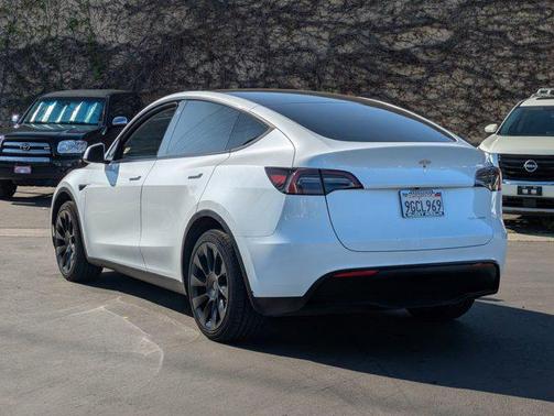 Pearl White Multi-Coat 2023 Tesla Model Y Long Range Dual Motor All-Wheel Drive