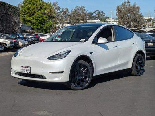 Pearl White Multi-Coat 2023 Tesla Model Y Long Range Dual Motor All-Wheel Drive