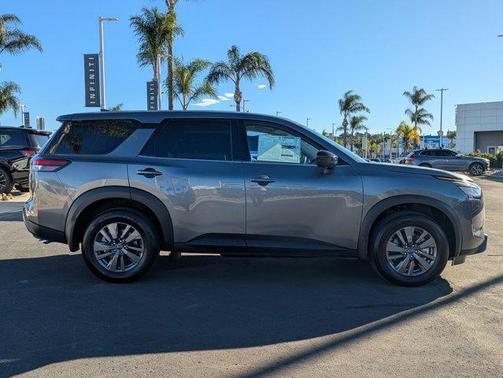 2025 Nissan Pathfinder S FWD