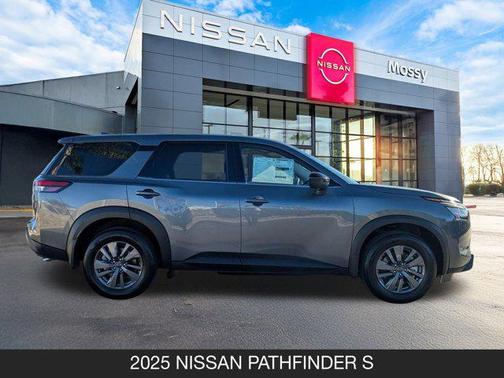 2025 Nissan Pathfinder S FWD