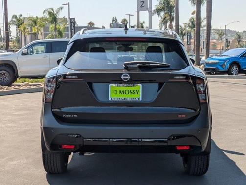 2025 Nissan Kicks SR