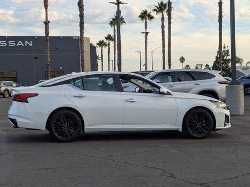 2025 Nissan Altima SV FWD
