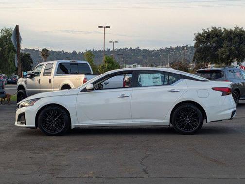2025 Nissan Altima SV FWD