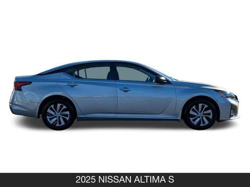2025 Nissan Altima S FWD