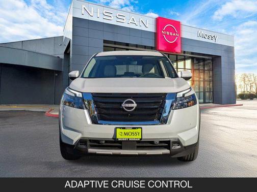 2025 Nissan Pathfinder SL FWD