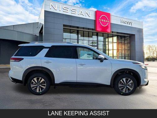 2025 Nissan Pathfinder SL FWD