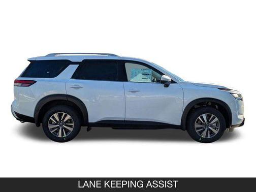 2025 Nissan Pathfinder SL FWD