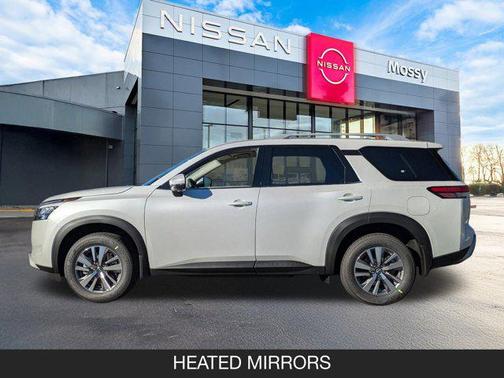 2025 Nissan Pathfinder SL FWD