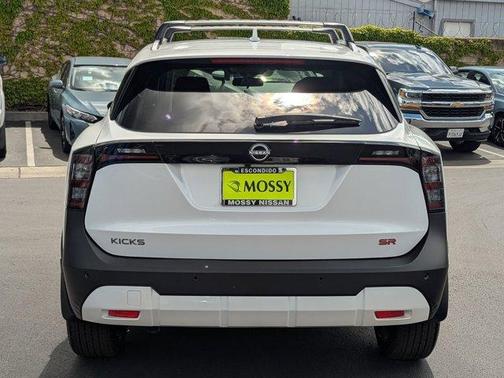 2025 Nissan Kicks SR