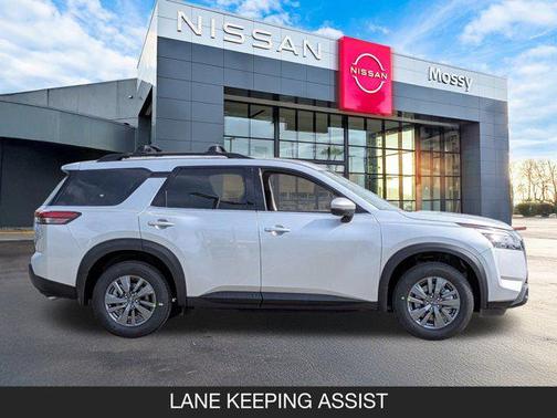 2025 Nissan Pathfinder SV FWD