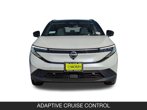 Everest White Pearl Tricoat/Black 2026 Nissan Leaf PLATINUM+