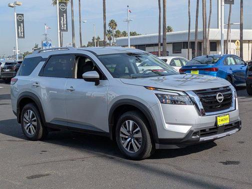 2025 Nissan Pathfinder SL FWD