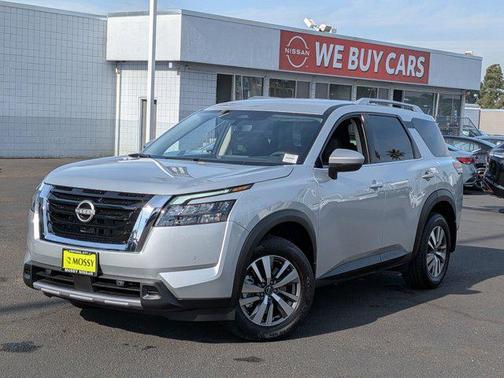 2025 Nissan Pathfinder SL FWD