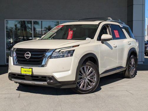 2023 Nissan Pathfinder SL FWD