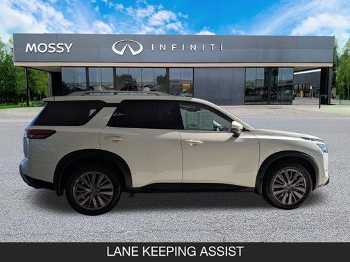 2023 Nissan Pathfinder SL FWD