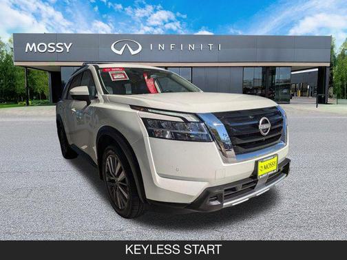 2023 Nissan Pathfinder SL FWD