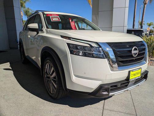 2023 Nissan Pathfinder SL FWD