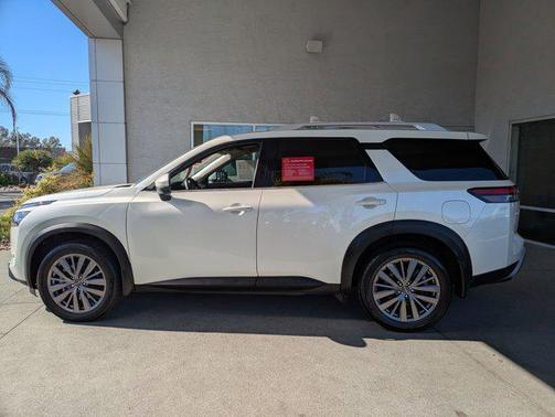 2023 Nissan Pathfinder SL FWD