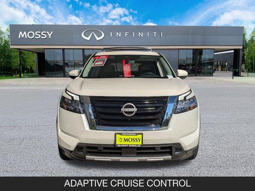 2023 Nissan Pathfinder SL FWD