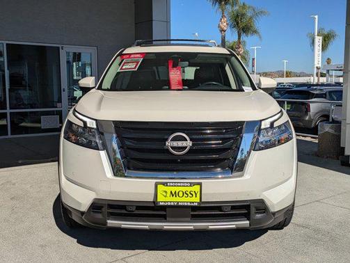 2023 Nissan Pathfinder SL FWD