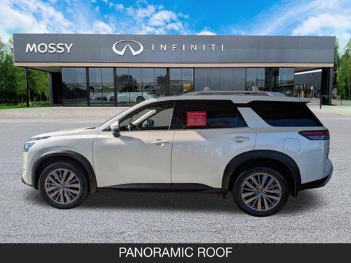 2023 Nissan Pathfinder SL FWD