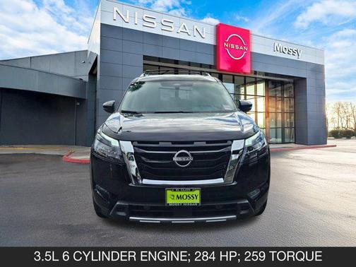 2025 Nissan Pathfinder SL FWD