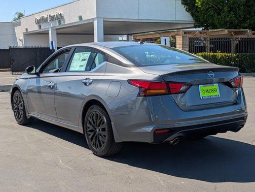 2025 Nissan Altima SV FWD