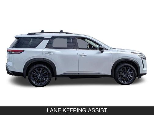Everest White Pearl Tricoat 2026 Nissan Pathfinder SL