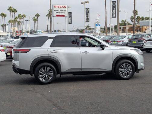 2025 Nissan Pathfinder S FWD