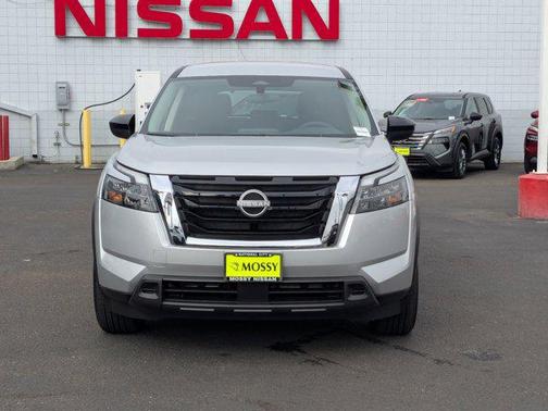 2025 Nissan Pathfinder S FWD
