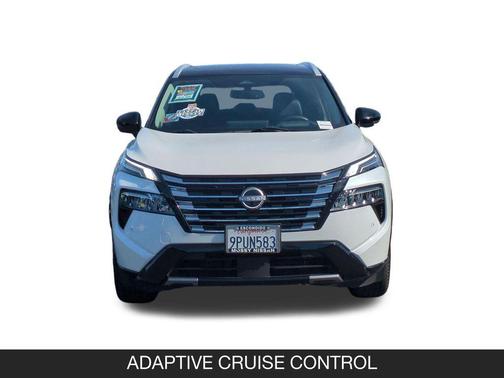 Everest White Pearl/Super Black 2024 Nissan Rogue Platinum