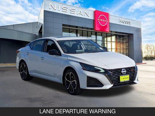 2025 Nissan Altima SR FWD