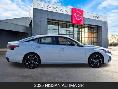 2025 Nissan Altima SR FWD