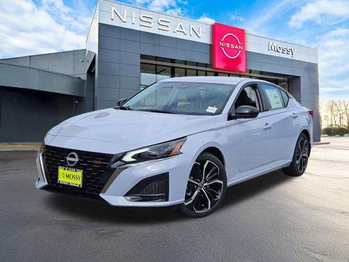 2025 Nissan Altima SR FWD