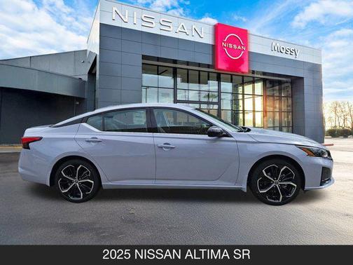 2025 Nissan Altima SR FWD