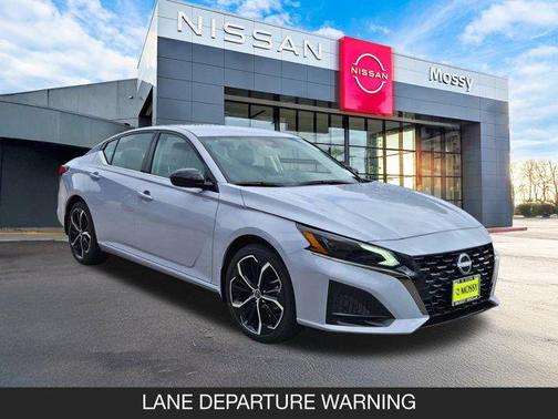 2025 Nissan Altima SR FWD